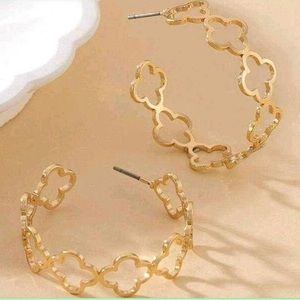 Beautiful gold quatrifoil hoops earrings! BNIB!